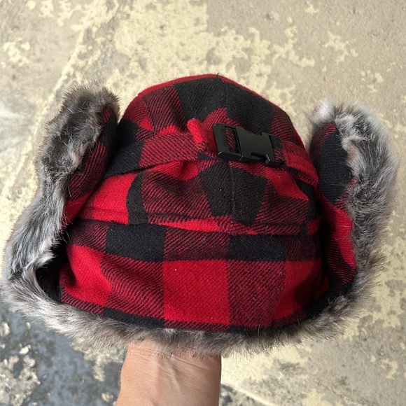 2 brand new winter hats - Picture 3 of 16